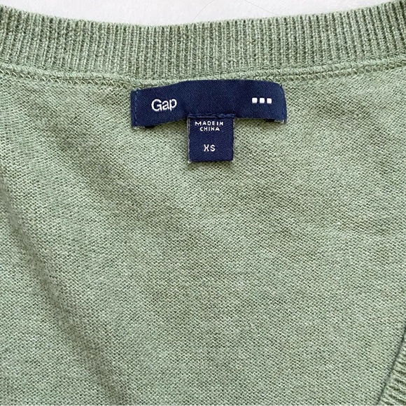 ⭐️ GAP Green Short Sleeve V-neck Sweater XS - Picture 12 of 13